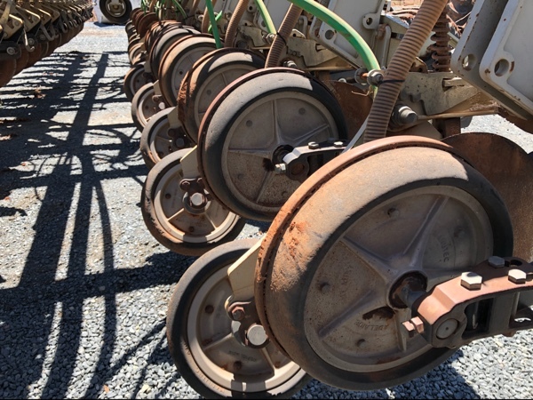 2006 NDF 12m trailing single disc seeder