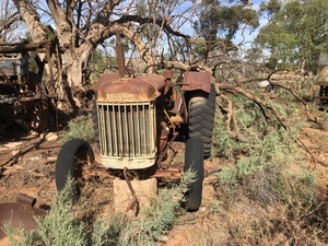 (A134) - Vintage Fordson Major Tractor and Parts