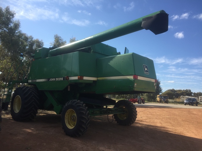 JOHN DEERE 9600 WITH 30 FOOT FRONT