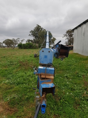 Brandt 1060 Swing Away Auger