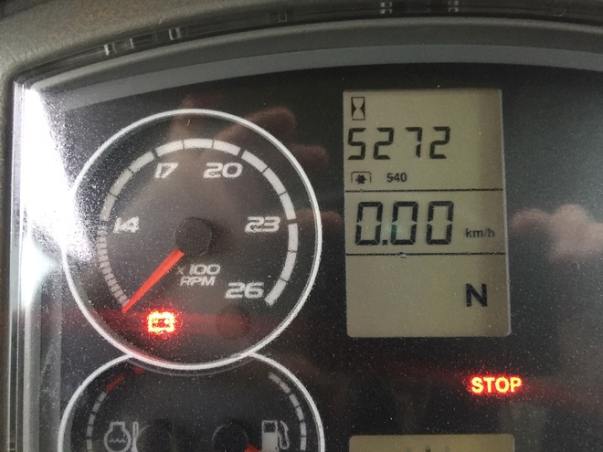 CLAAS ARION 520 TRACTOR & LOADER