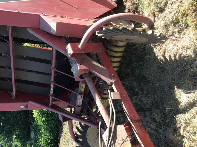 Under Auction - Shearer 1460TDC Round Baler - 2% + GST Buyers Premium On All Lots 