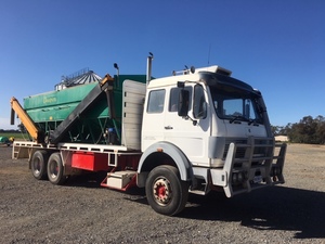 Mercedes Benz Tray Truck with Jetstream 20' Late Model Grouper