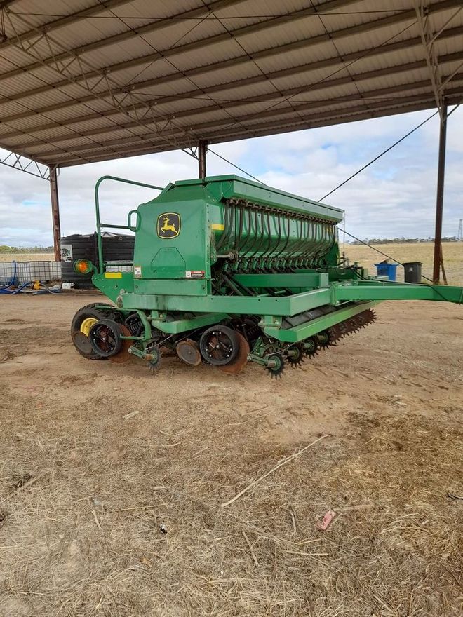 2013 John Deere 1590 Disc Drill, BEEN LOOKED AFTER.