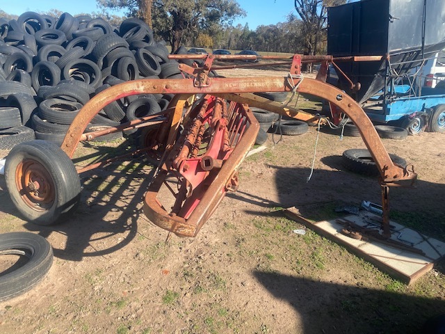 New Holland Roll Bar Rake
