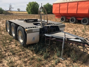 Maxitrans  Dolly Tri Axle   3 A