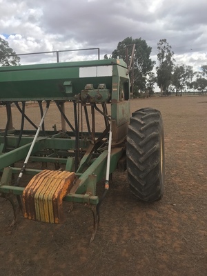 Chamberlain JD 753 Combine