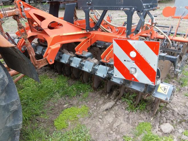 Kuhn Optimer + 403 independent speed disc tiller