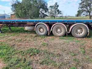 2003 Barker 41' Flat Top Trailer