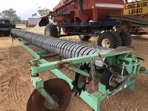 Pea Plucker suit 30ft open/tin front on trailer