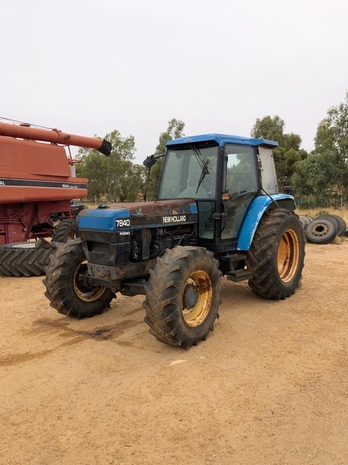 NEW HOLLAND TRACTOR
