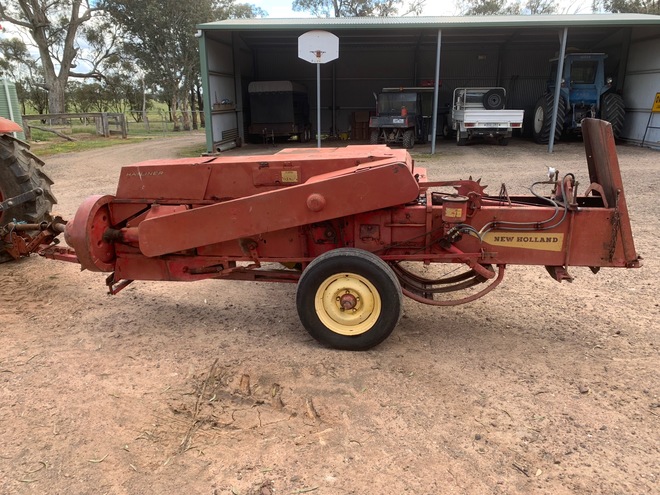 NEW HOLLAND 275 Baler
