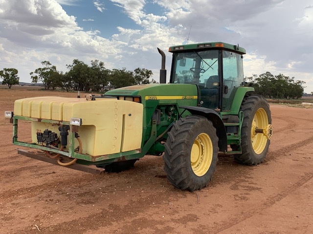 John Deere 8200