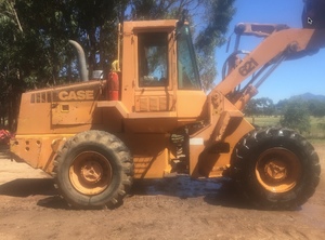 CASE 621 LOADER WITH 4in1 BUCKET