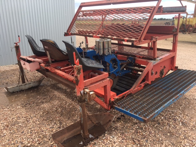 Ferrari seedling transplanter