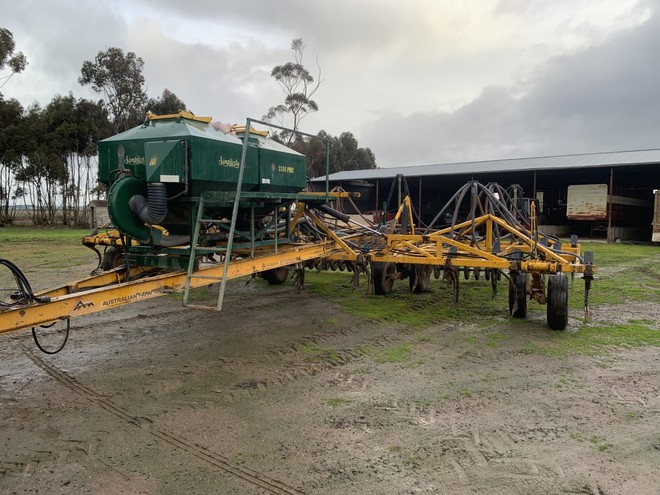 Pull Mounted Simplicity Air Seeder