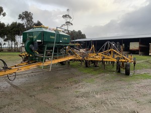 Pull Mounted Simplicity Air Seeder