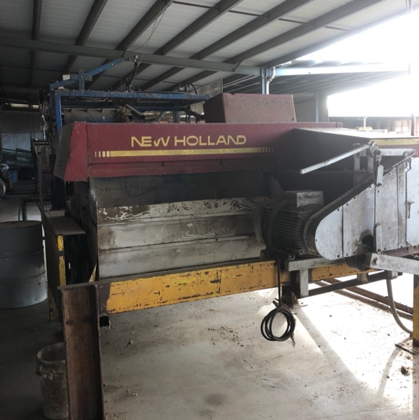 New Holland 417 Baler