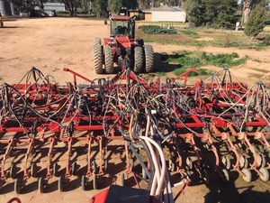 12m Horward Bagshaw Airseeder & 6000L Cart.