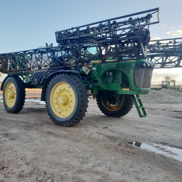 4920 John Deere self propelled sprayer