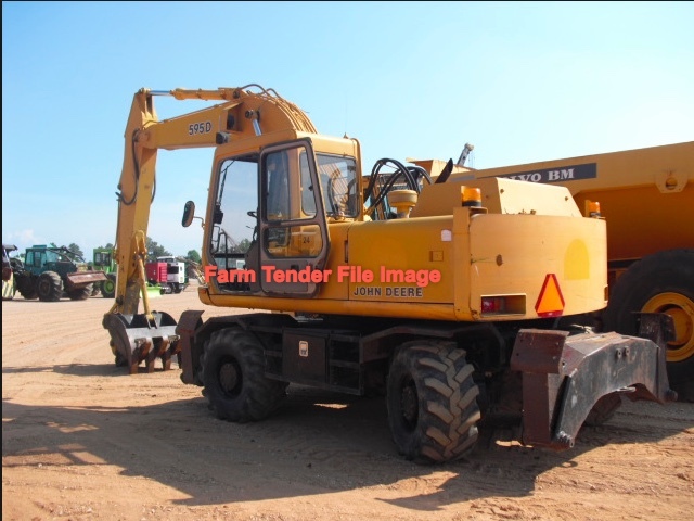 John Deere 595 D or 495 D Excavator