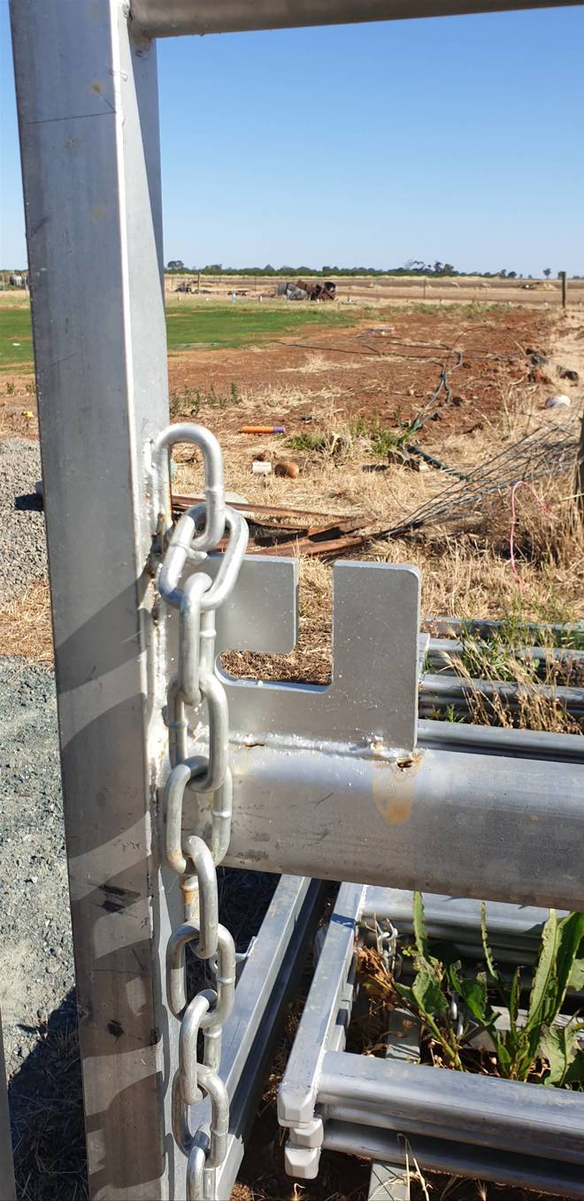 New Cattle/Horse Yard Gate