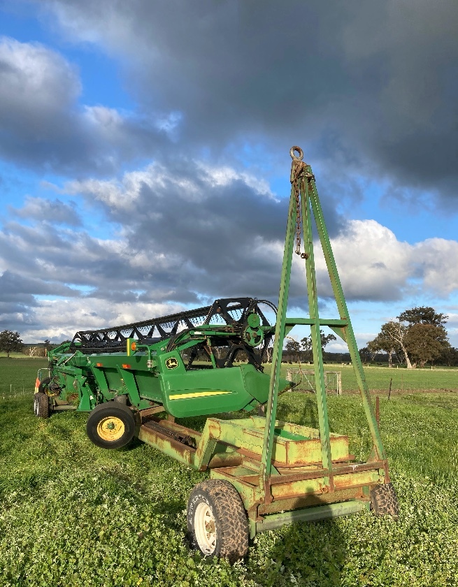 2004 John Deere 936D Draper Front less trailer
