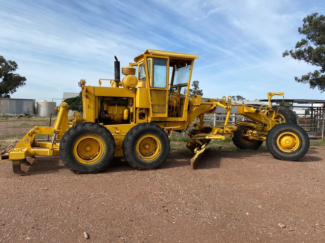 (A130) - Galion 118 Grader