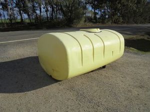  Hardie 2000 Litre Chemical Tank 