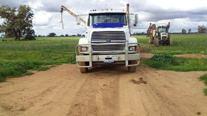 Ford L 9000 Prime Mover