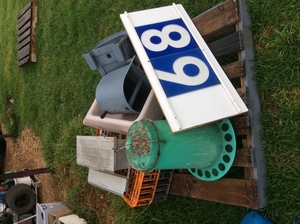 Under Auction (A129) - Feeders and Cage