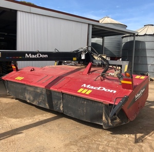 2014 R85 MacDon 16ft Mower Conditioner 