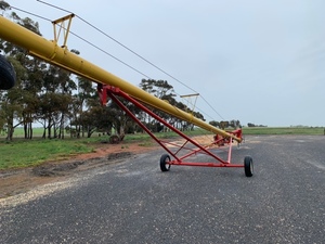 Westfeild 1081 Swingaway Auger