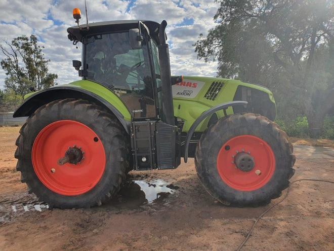 2017 Claas Axion 870 - 294hp 