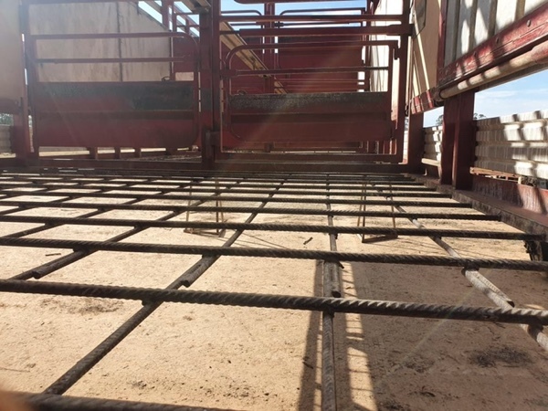 DUNCAN 25Ft 2 Deck Stock Crate For Sale w Mesh Cover and some New Decks - ready for work!!