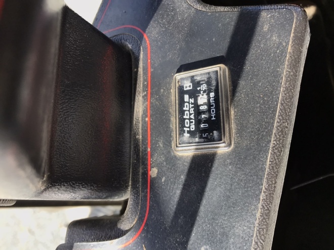 MacDon Windrower + 25ft Front + Carrier 