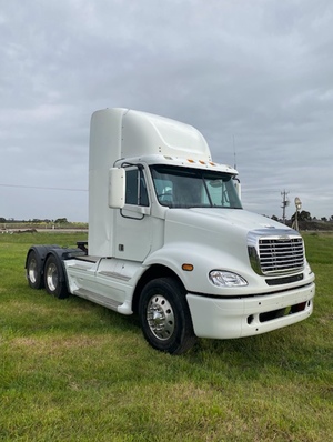 2007 Freightliner Columbia Day Cab Prime Mover