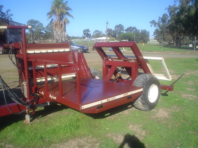 Big Foot Hay Feeder Big Squares Round Bales