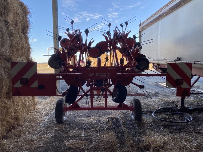 Kuhn GF8702T Tedder Rake