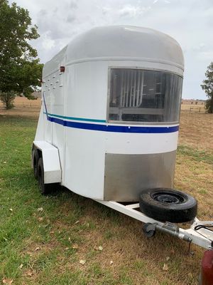 2HSL Horse Float - a dream to tow!