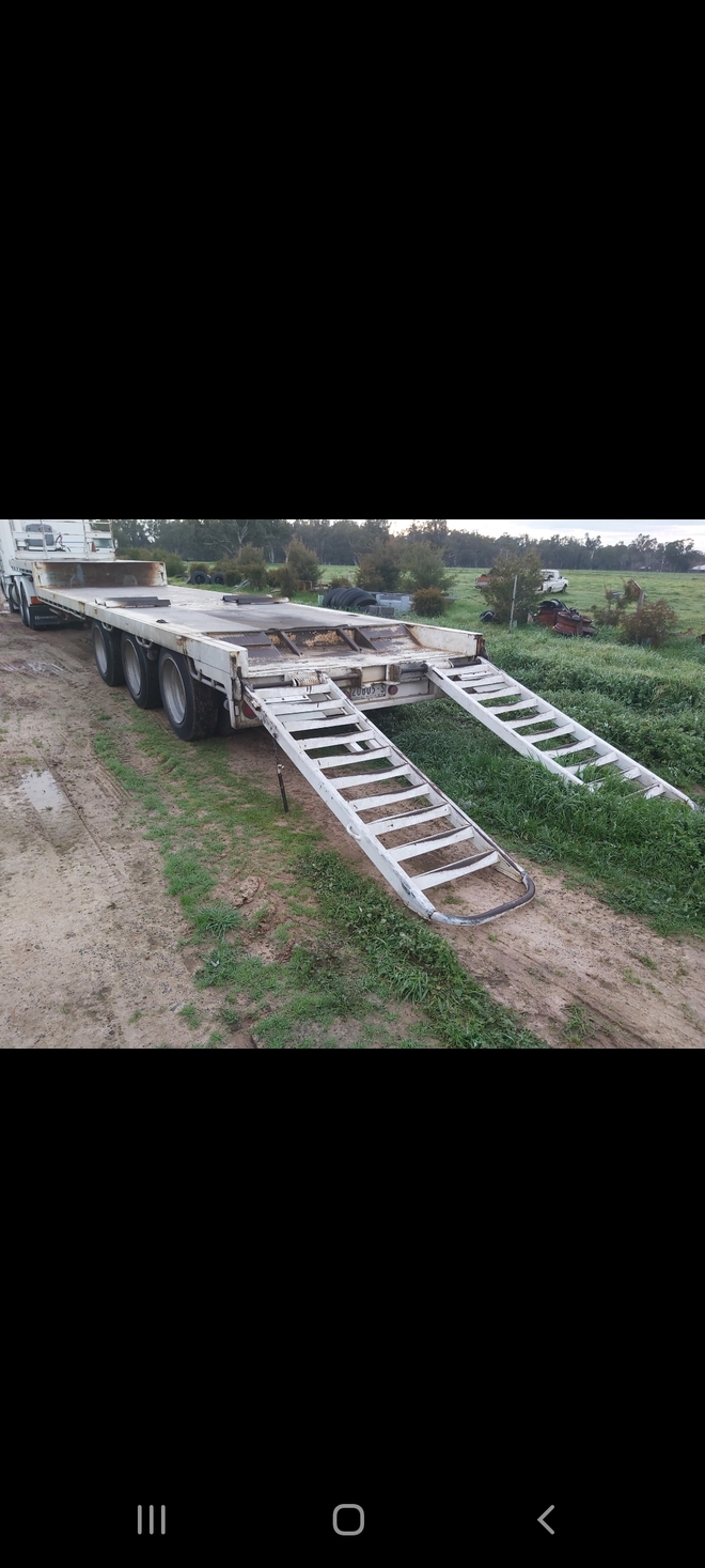 triaxle drop deck with ramps 