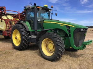 John Deere 8230