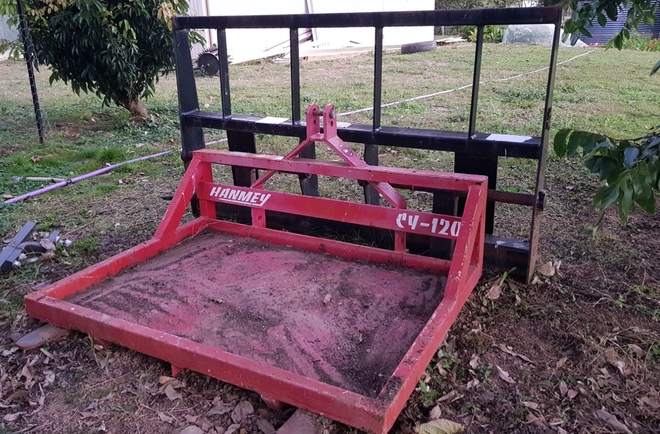 Kubota L 4400 with attachments