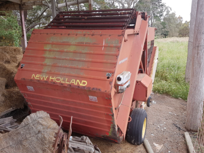 New Holland 851 Baler