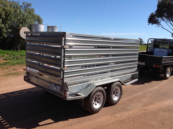 Tandem trailer and stock crate