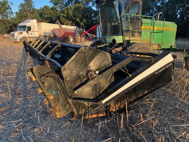 John Deere 4890 Windrower with 2 Fronts