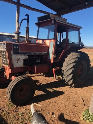 Inter 766 Tractor