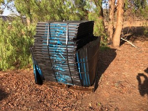 D5 Insulated Weston Fence Suspension Post (Droppers) and High Tensile Fastening Clips to secure the ISP to wire.