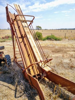 New Holland Small Sqaure Hay Loader