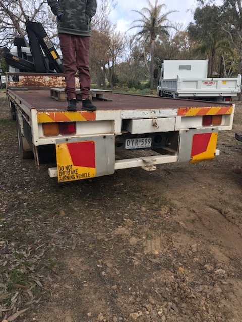 1987 Mitsubishi Tray Truck with Crane